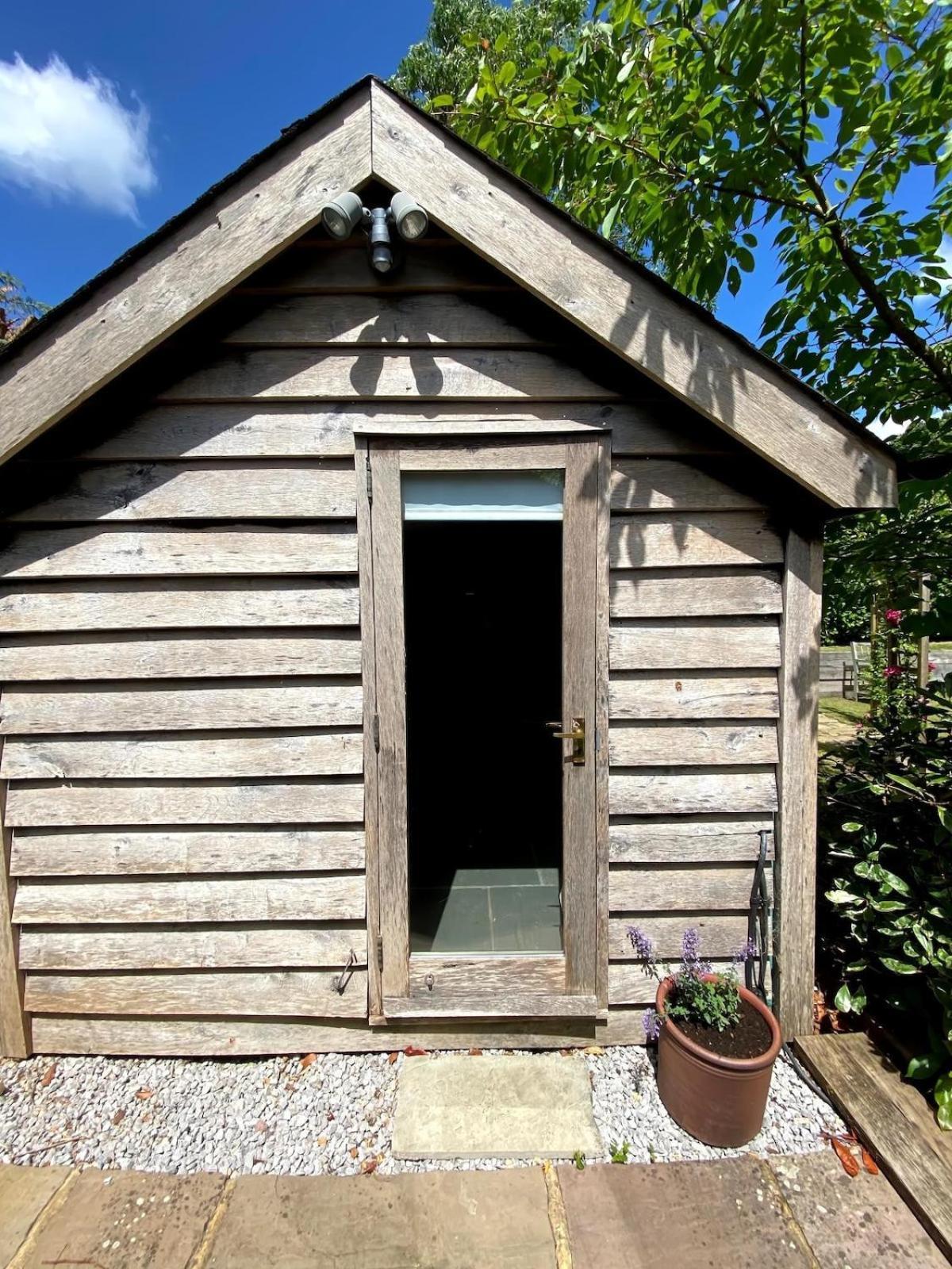 فيلا The Tool Shed Nestled In Idyllic Countryside Linchmere المظهر الخارجي الصورة