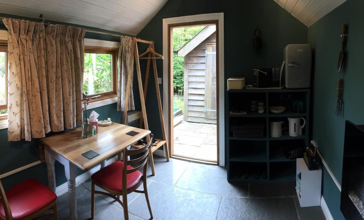 فيلا The Tool Shed Nestled In Idyllic Countryside Linchmere المظهر الخارجي الصورة